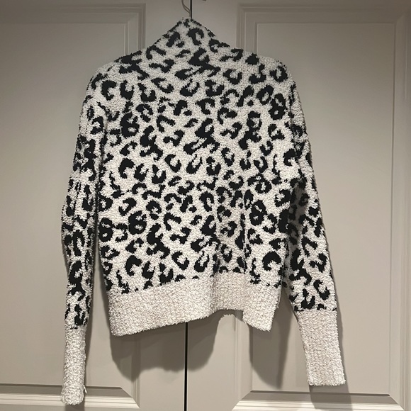 Ugg Sweater - Picture 6 of 6